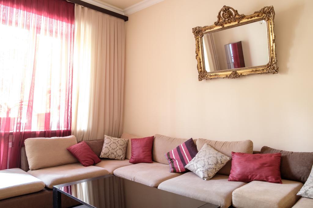 Apartment On Hanrapetutyan Street Yerevan Exterior photo