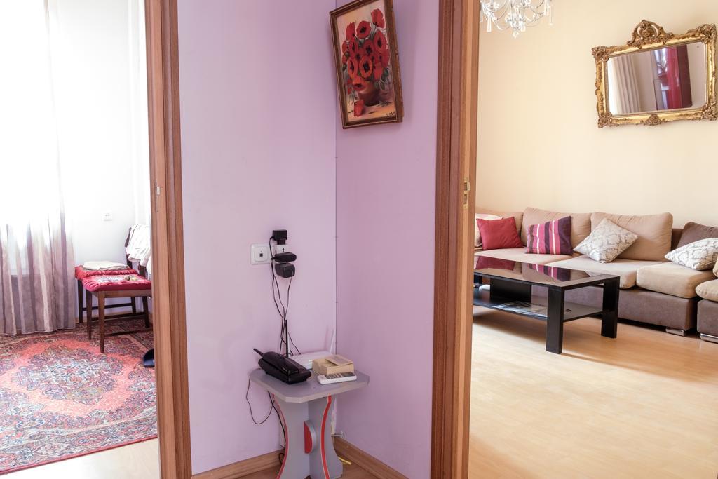 Apartment On Hanrapetutyan Street Yerevan Exterior photo